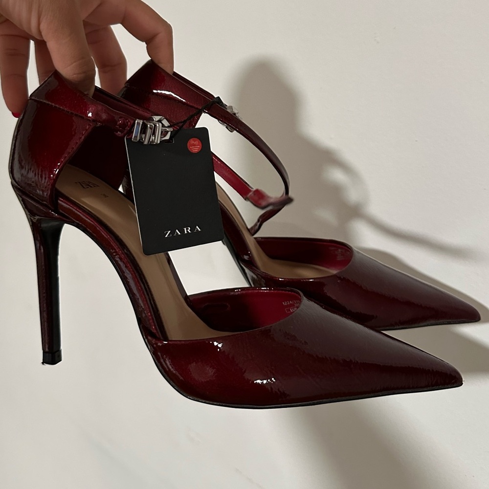 ZARA PERFECT BURGUNDY HEELS; never worn. Size US 6. Perfect condition.